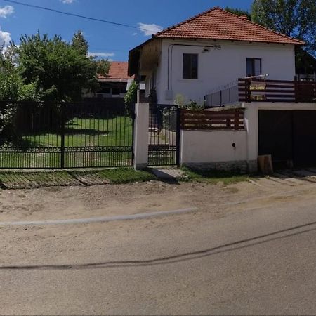 Texas House Guest House Novaci-Străini Екстериор снимка