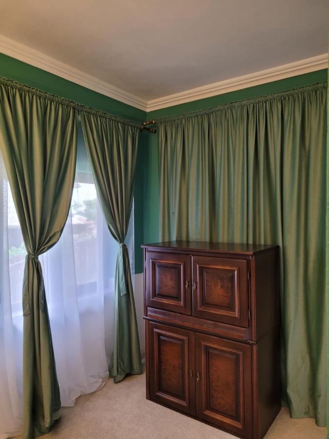 Texas House Guest House Novaci-Străini Екстериор снимка